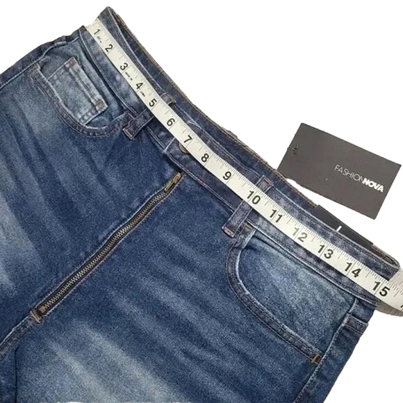Fashion Nova High Waist Zip-Up Jean Shorts Size Large - Picture 4 of 5
